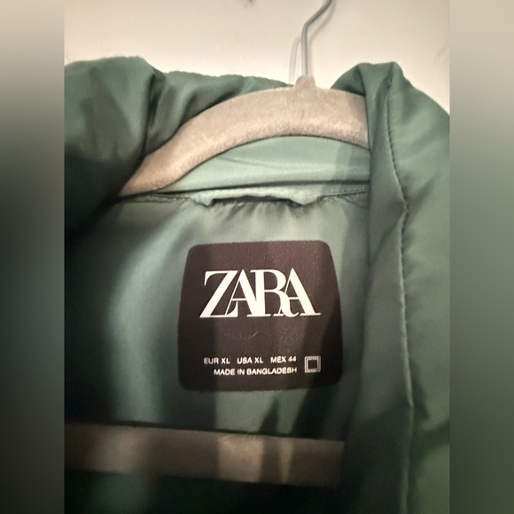 ZARA Men’s Green Puffer Vest - Picture 3 of 4